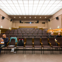 Sál NTM se zvolna zaplňuje…