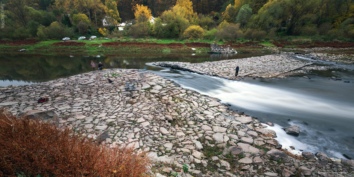 Celá Otava protéká jen asi 6m šlajsnou.