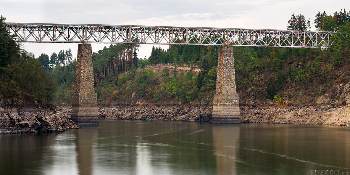 Červenský viadukt v cca 93% kráse. Něco pod vodou ještě pořád zůstalo…